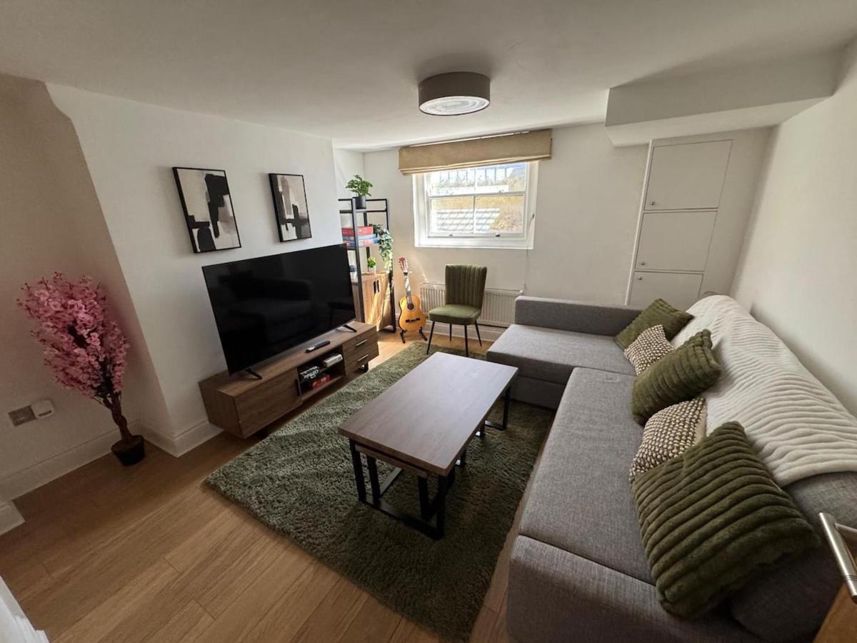 Cosy Townhouse In *